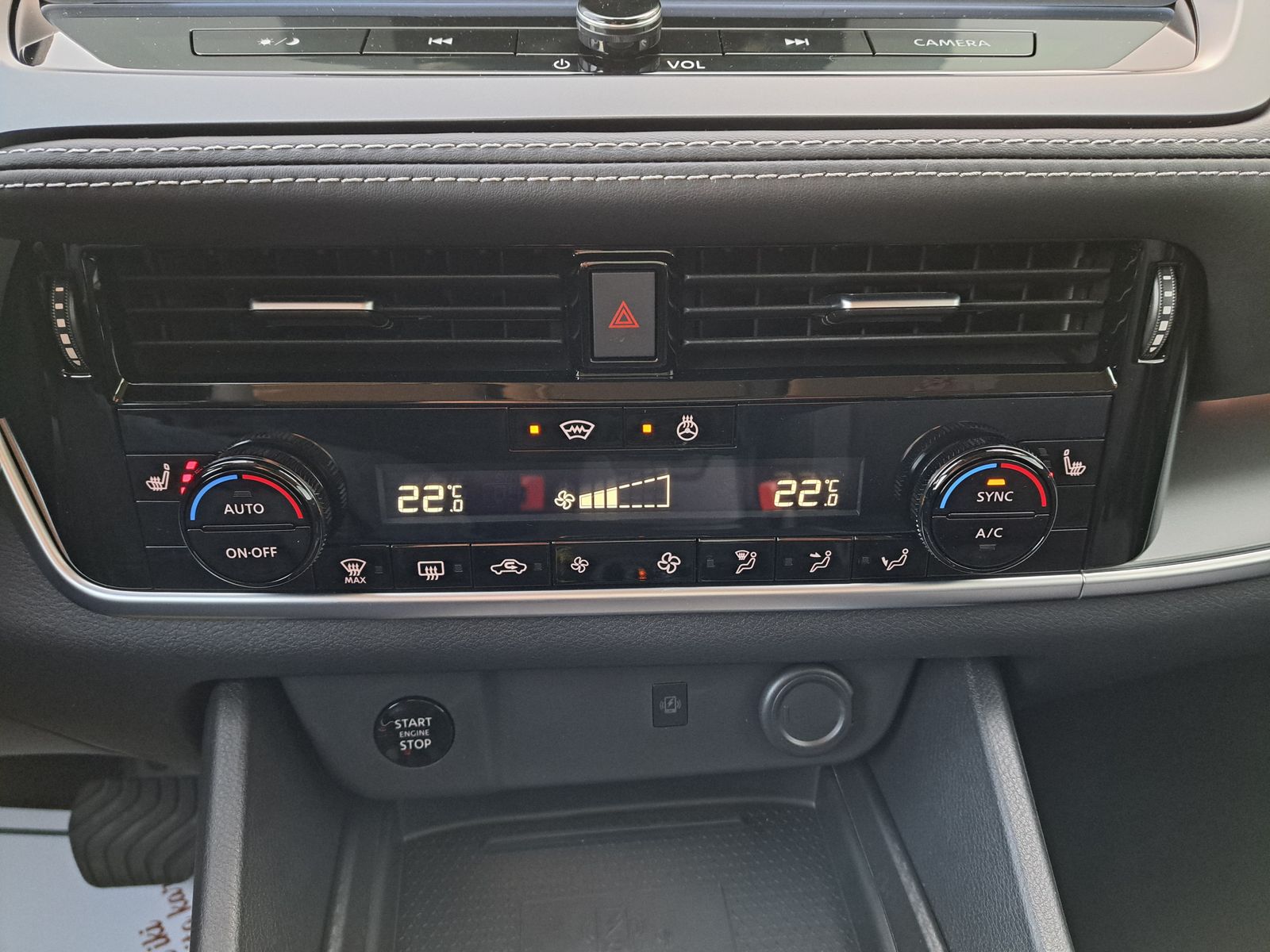 Fahrzeugabbildung Nissan Qashqai N-Connecta 1.3 MHEV 158PS Xtronic WINTER