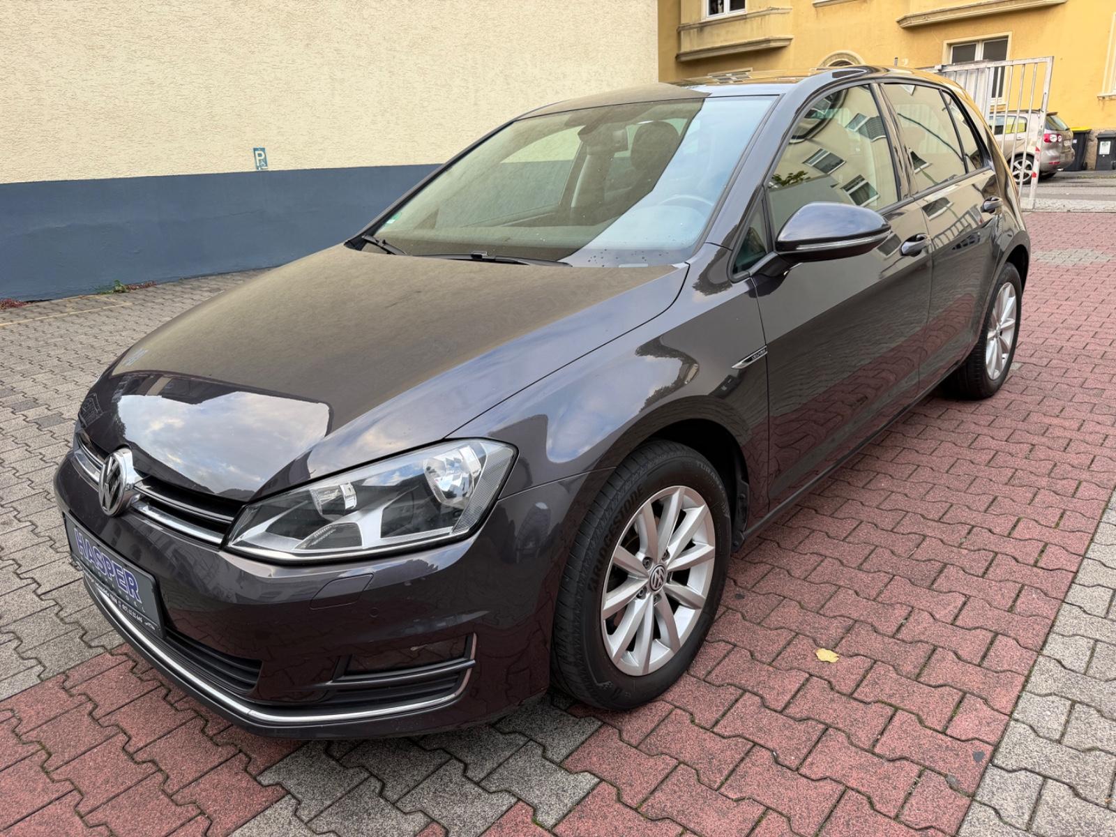 Volkswagen GolfVII Lim. Lounge ( NAVI / PDC / SHZ )