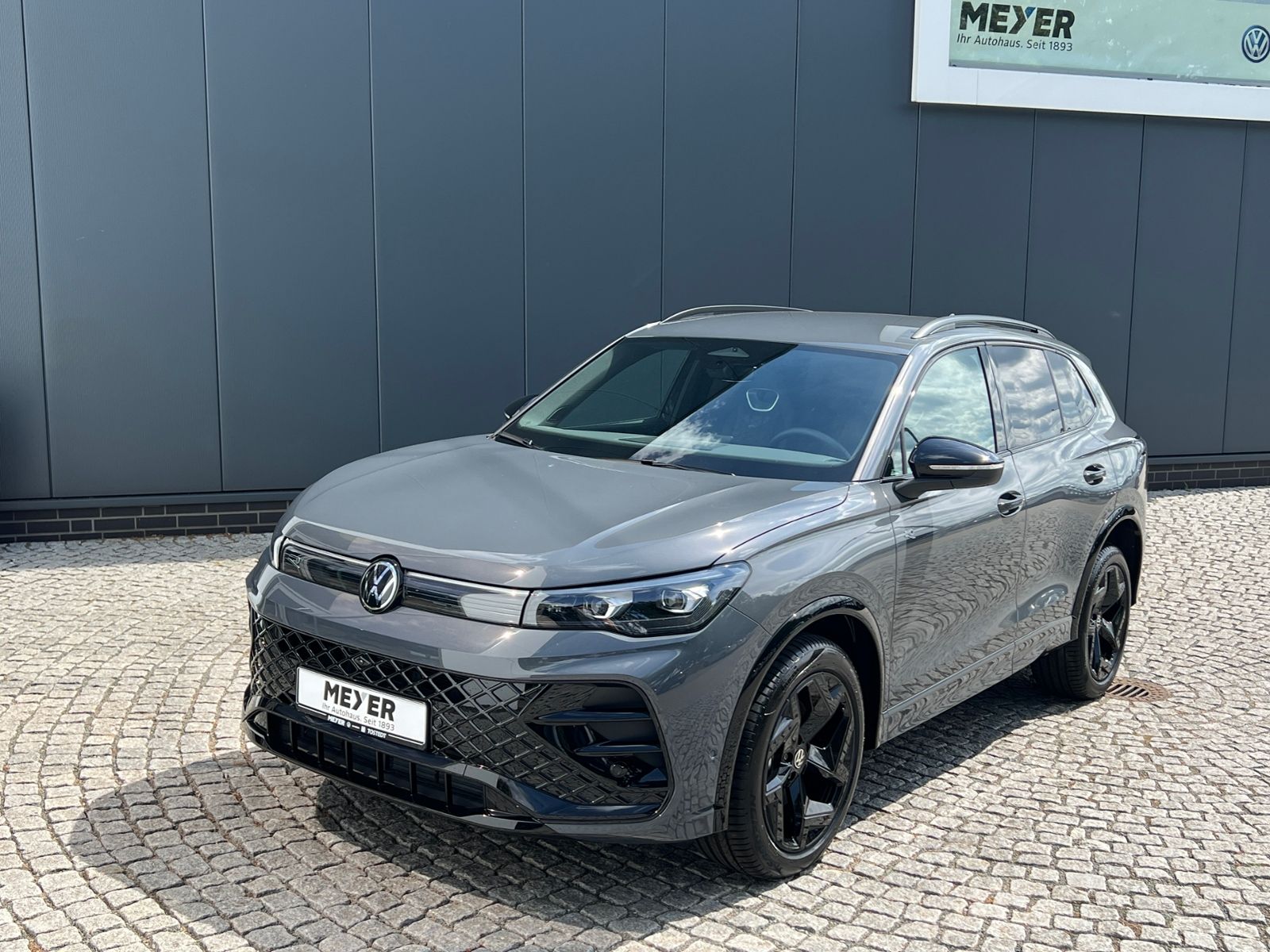 Fahrzeugabbildung Volkswagen Tiguan R-Line 2.0 TDI DSG 4Motion *IQ.Light,AHK,