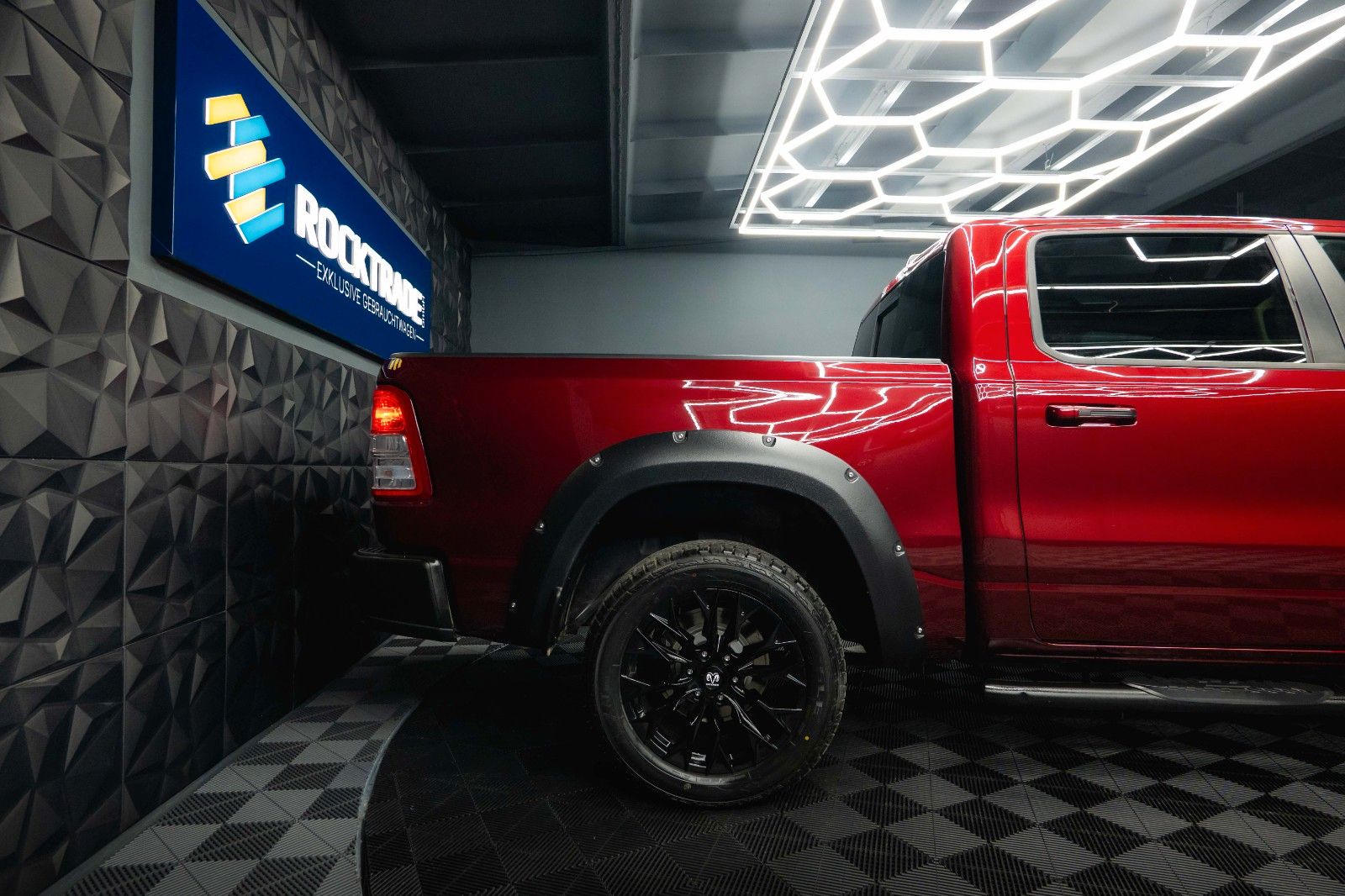 Fahrzeugabbildung Dodge RAM 5.7 V8 HEMI 4x4 OFFROAD Night-Paket *LED*19%