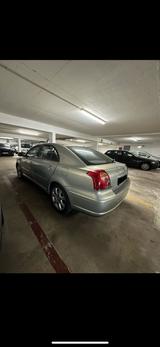 Toyota Avensis Executive 2,0-l-VVT-i Automatik Exec... - Toyota Gebrauchtwagen in Mönchengladbach