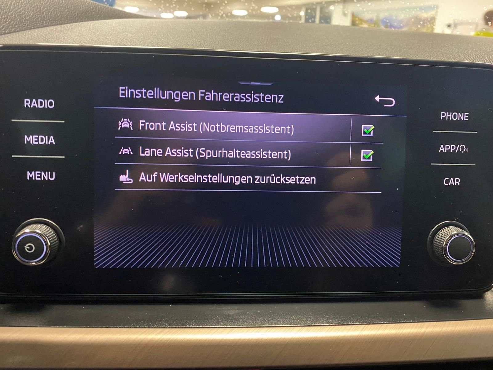 Fahrzeugabbildung SKODA Scala 1.0 TSI Style APP+KLIMA+RFK+PDC+SHZ+LED+++