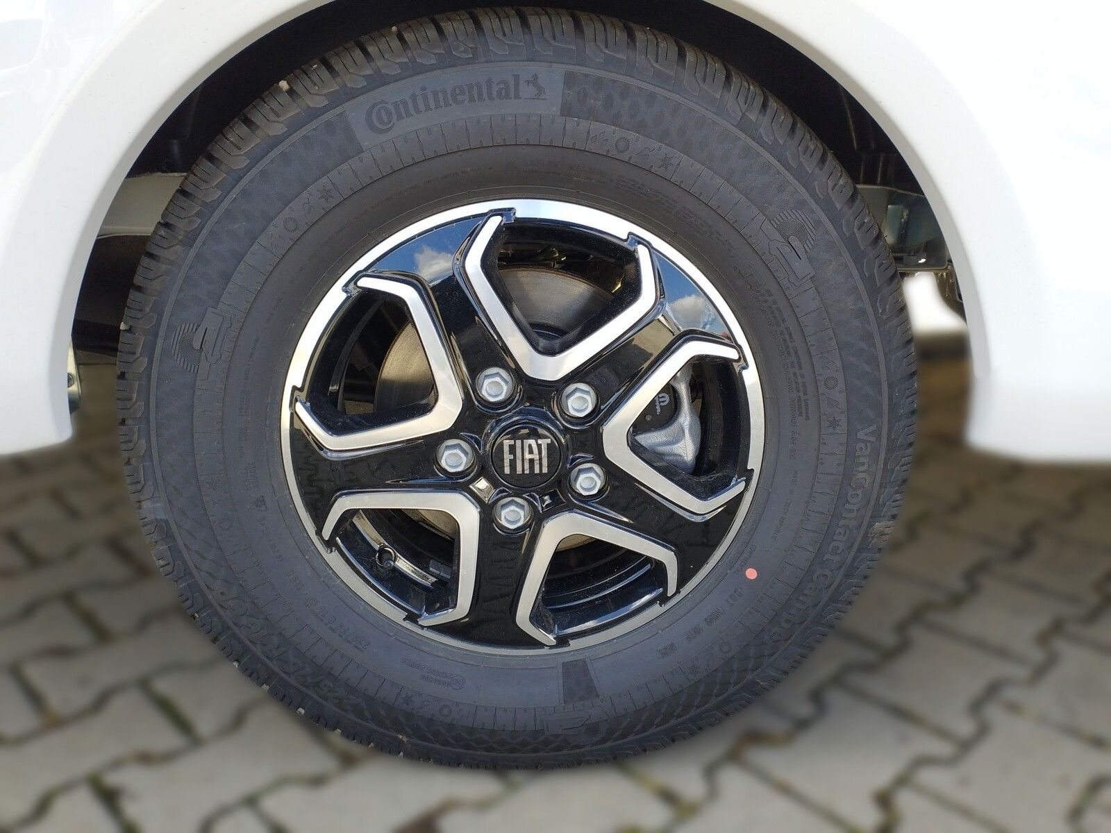 Fahrzeugabbildung Eura Mobil Integra Line IL 720 EB Mondial-Plus-Paket