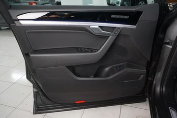 Volkswagen Touareg - 11