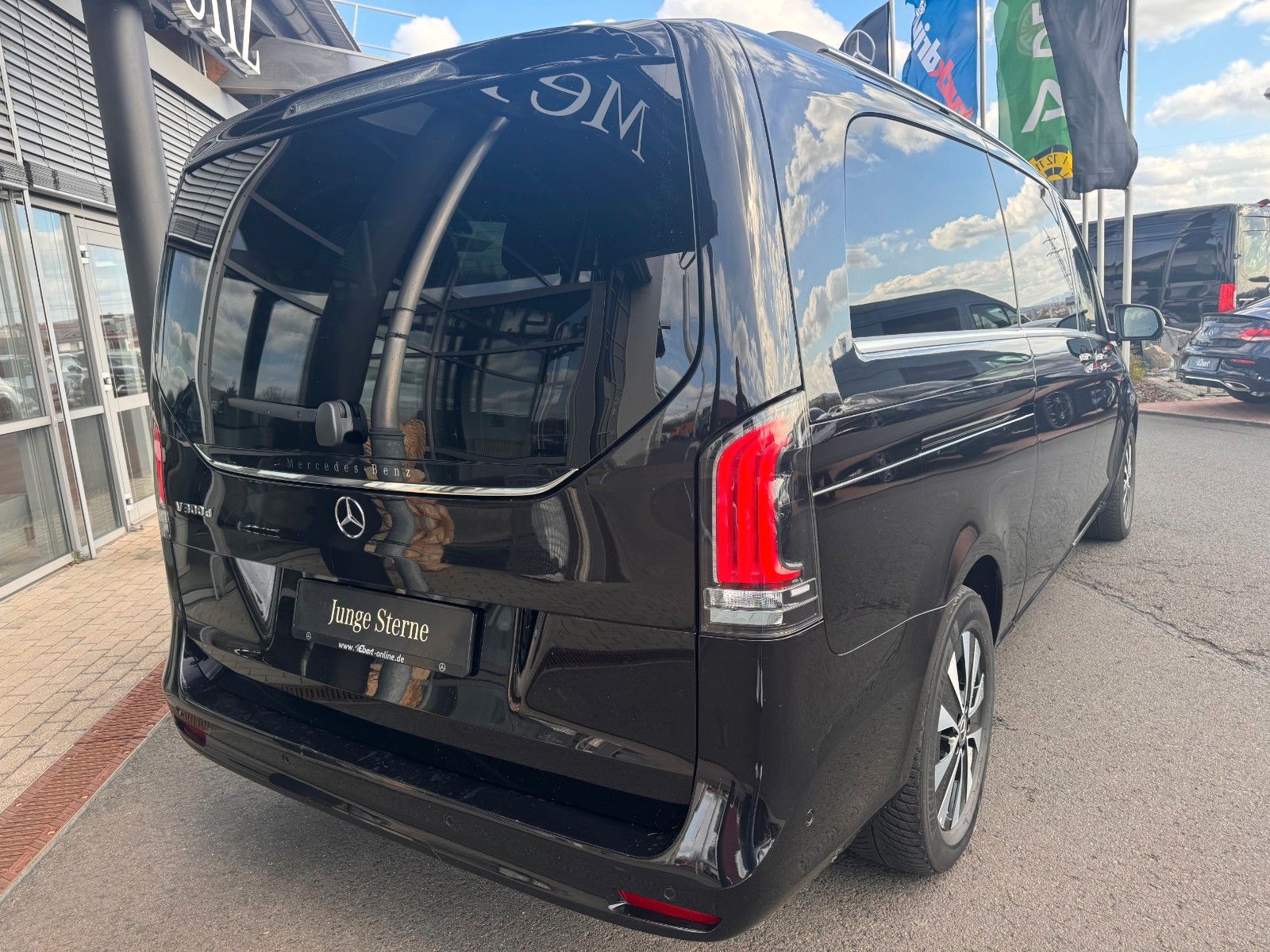 Fahrzeugabbildung Mercedes-Benz V 300 d AVANTGARDE Extral DISTRONIC 360Kamera