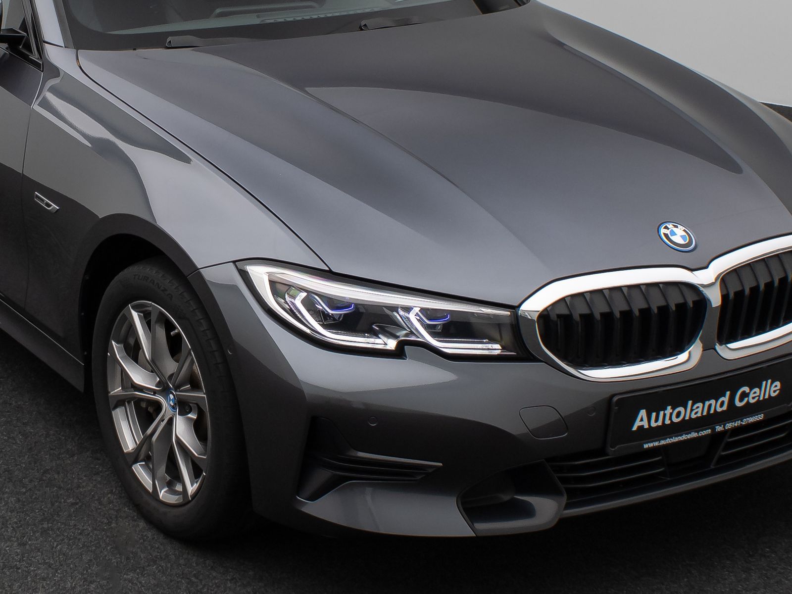 Fahrzeugabbildung BMW 330e SportLine Laser Kamera HUD DAB HiFi Komfort