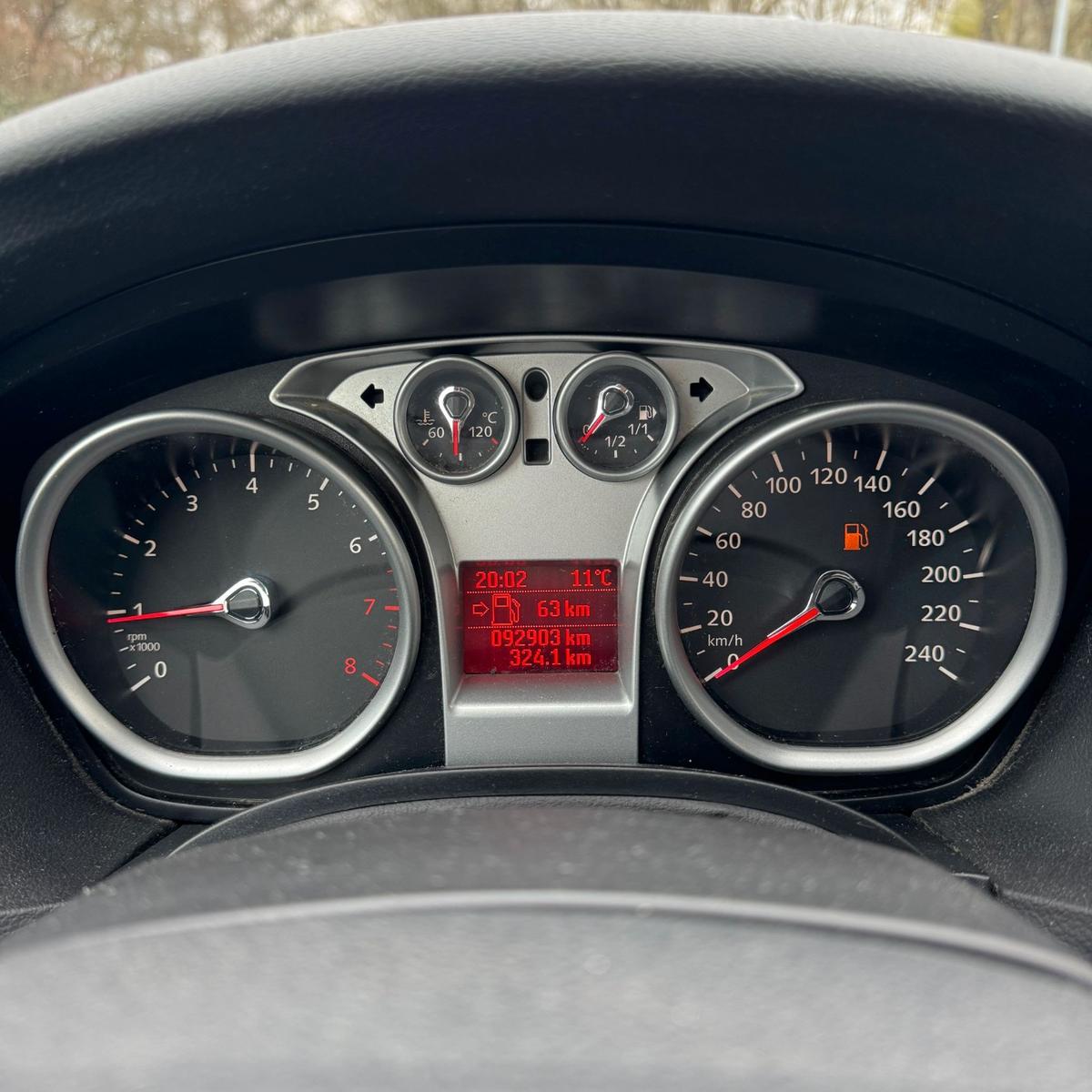 Ford Focus 2010 — photo 14