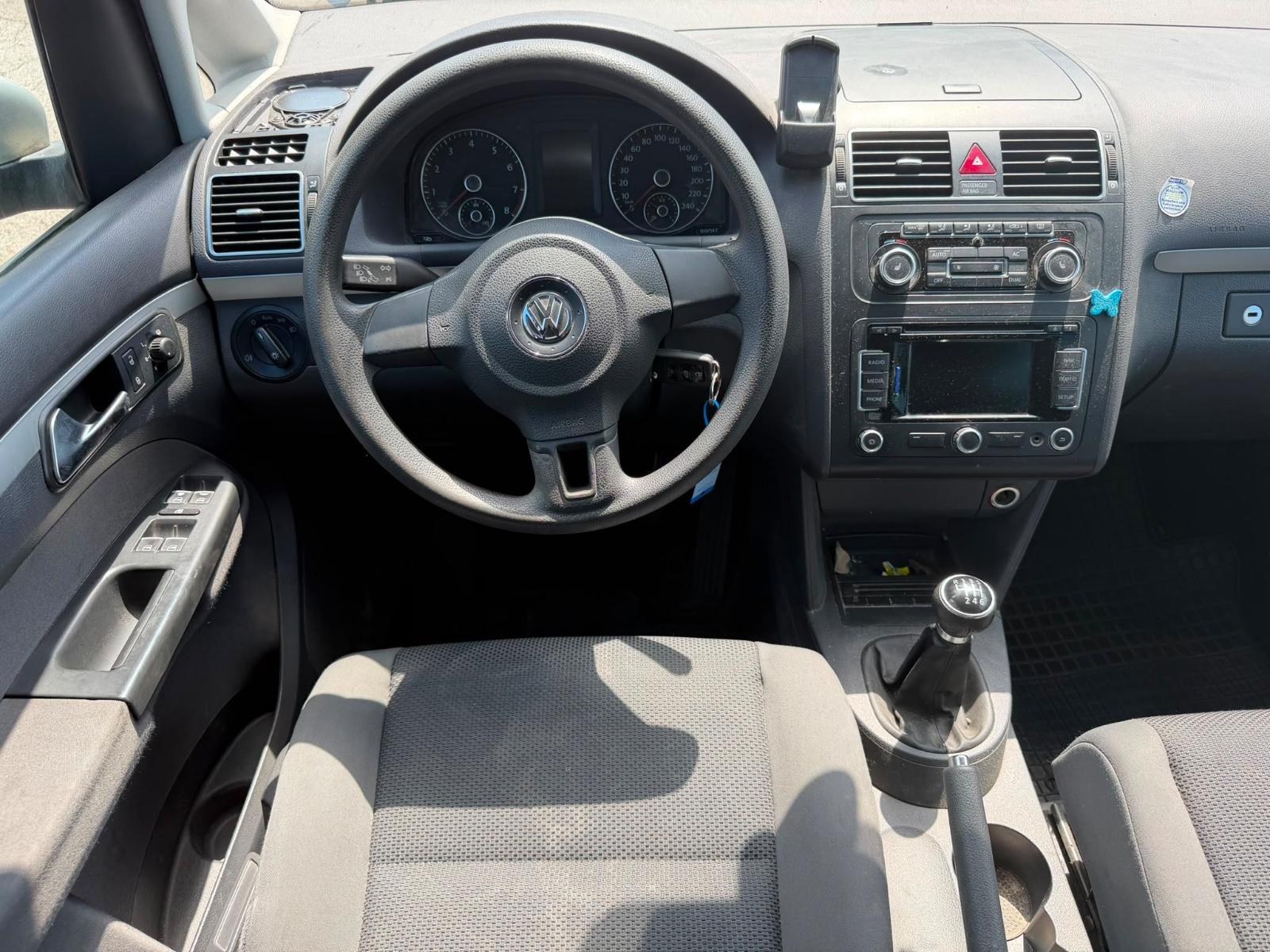 Volkswagen Touran 2012 — interior