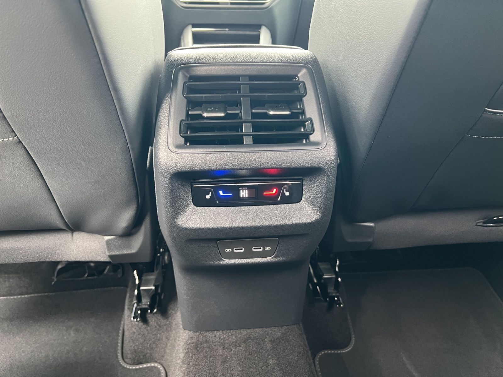 Tiguan R-Line 2.0 TDI 4M DSG Leder*AHK*Black Sty