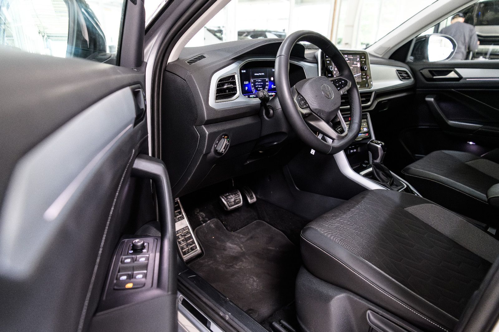 Fahrzeugabbildung Volkswagen T-Roc Goal+LED+AHK+GJR+NAVI+SHZ+AHK+ACC+