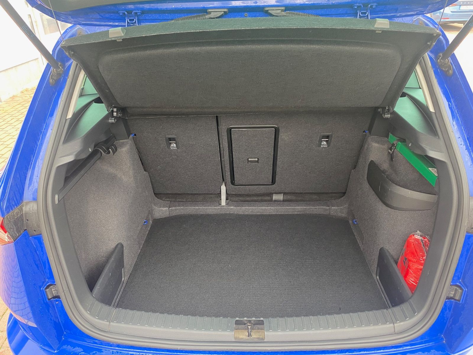 Fahrzeugabbildung SKODA Karoq Tour 2,0 TDI DSG *Navi*AHK*