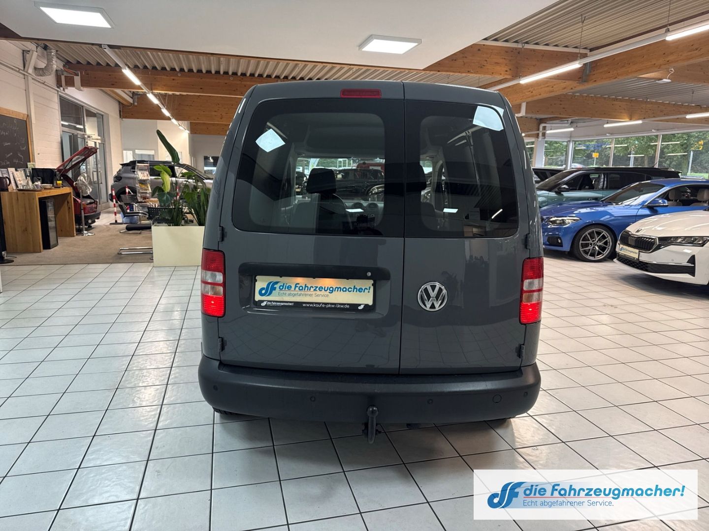 Fahrzeugabbildung Volkswagen Caddy Kasten EcoProfi AHK PDC Klima *EXPORT