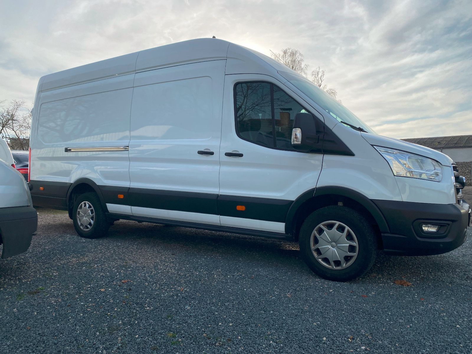 Fahrzeugabbildung Ford TransitKasten350 L4H3 Trend,AHK,Navi,Kamera,SHg