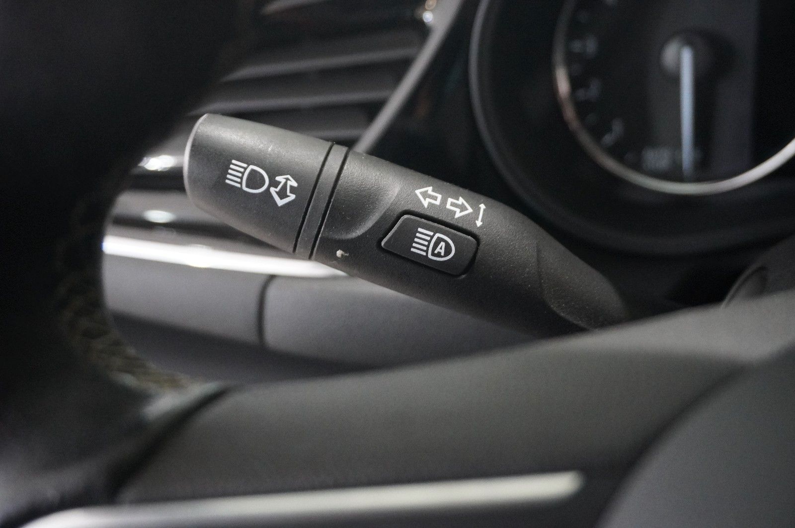 Fahrzeugabbildung Opel Insignia B ST 2.0D ELEGANCE NAVI/LED/KAMERA/DAB+