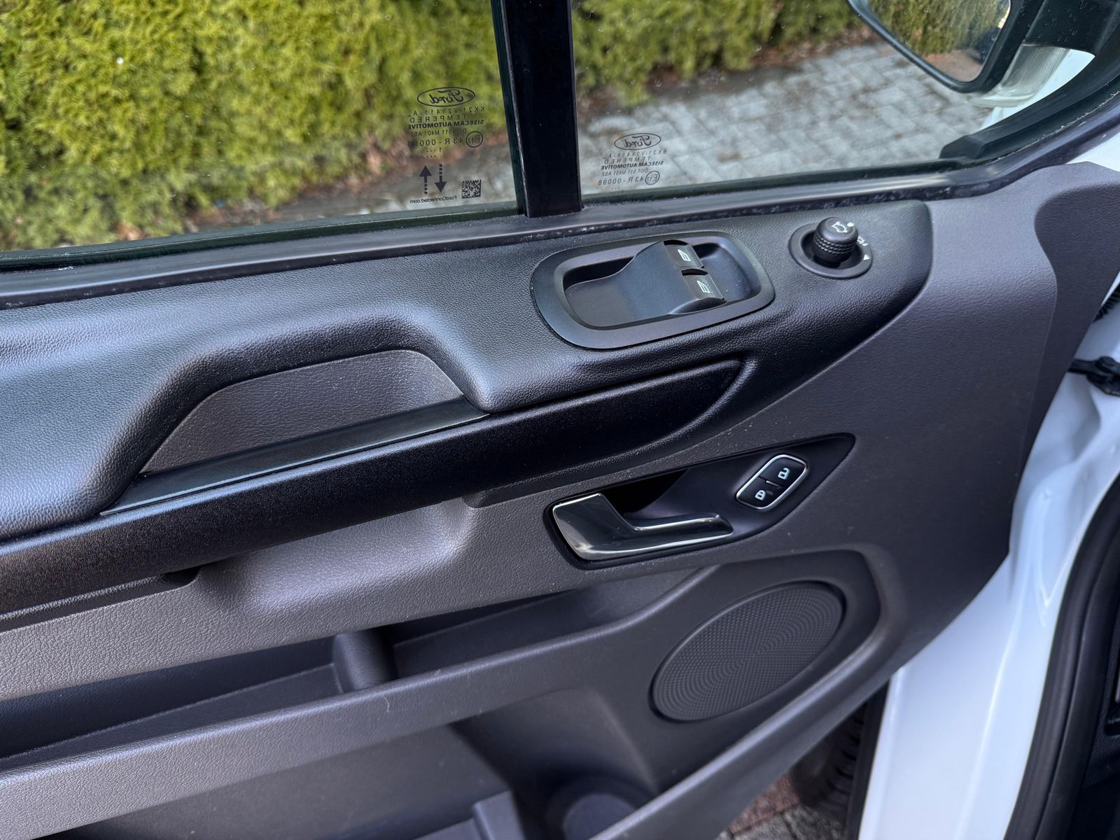 Fahrzeugabbildung Ford Transit Custom 300 L2 3Si+NAVI+SHZ+KAM+DAB+SYNC3