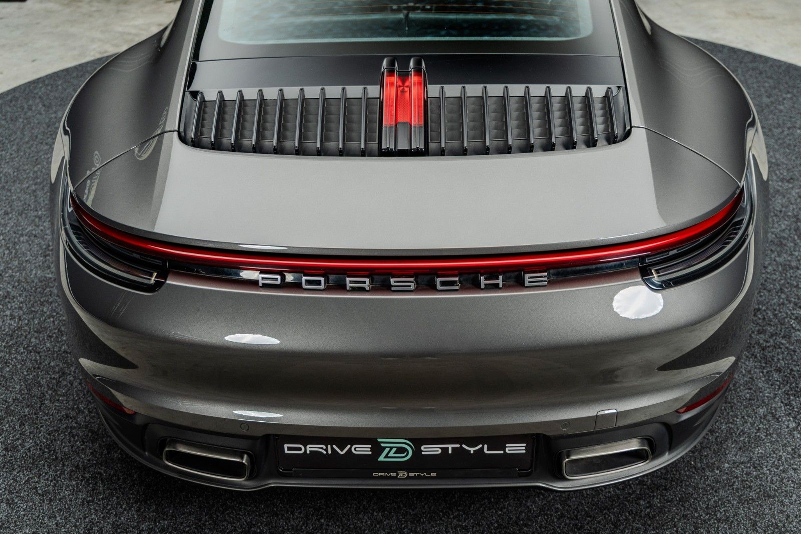 Fahrzeugabbildung Porsche 992 + 1. Hand + 16.050 km + Schiebedach + PDK