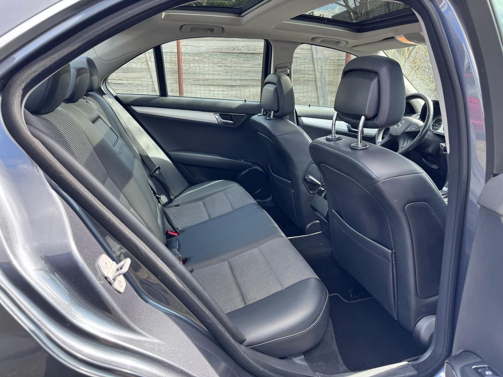 Fahrzeugabbildung Mercedes-Benz C 220 d AUTOMATIK/PANORAMA/PDC/AHK/SITZHZG/