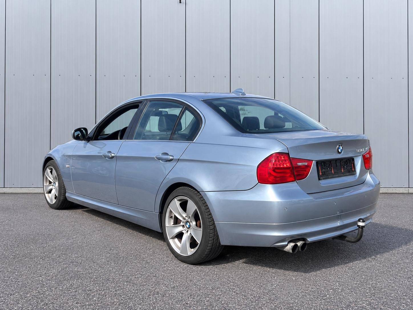 BMW 330i