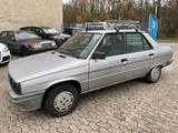 Renault R 9 - Renault R 9 mit Benzin-Antrieb