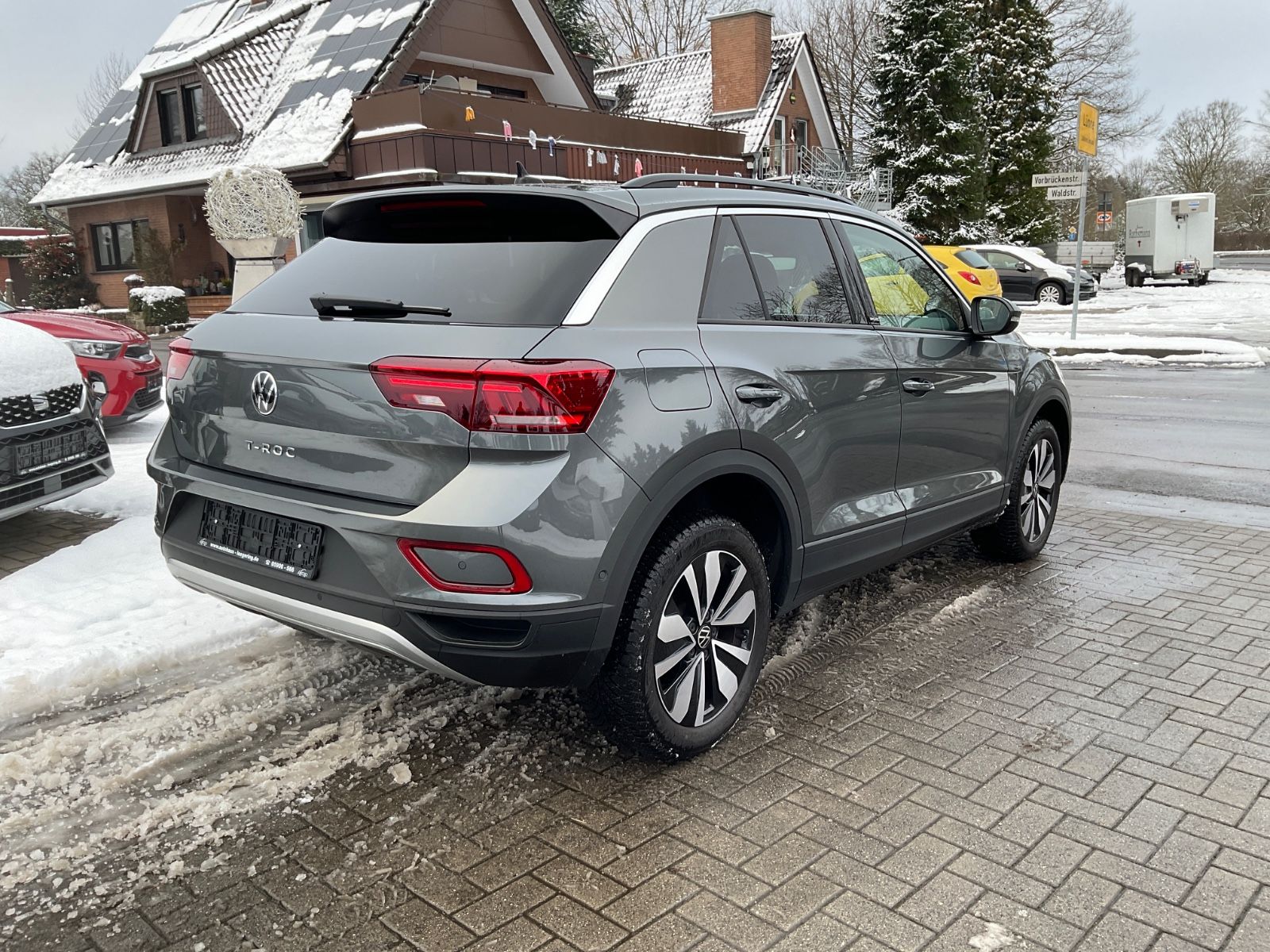 Fahrzeugabbildung Volkswagen T-Roc 1.5 TSI DSG MOVE,LED,Navi,Carplay