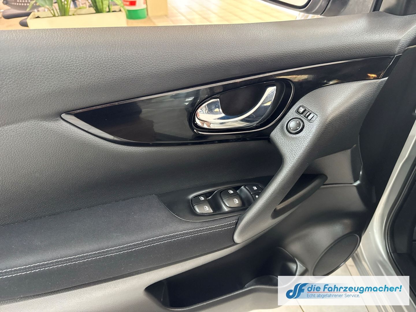Fahrzeugabbildung Nissan Qashqai Shiro Navi Mehrzonenklima DAB SHZ Spurha