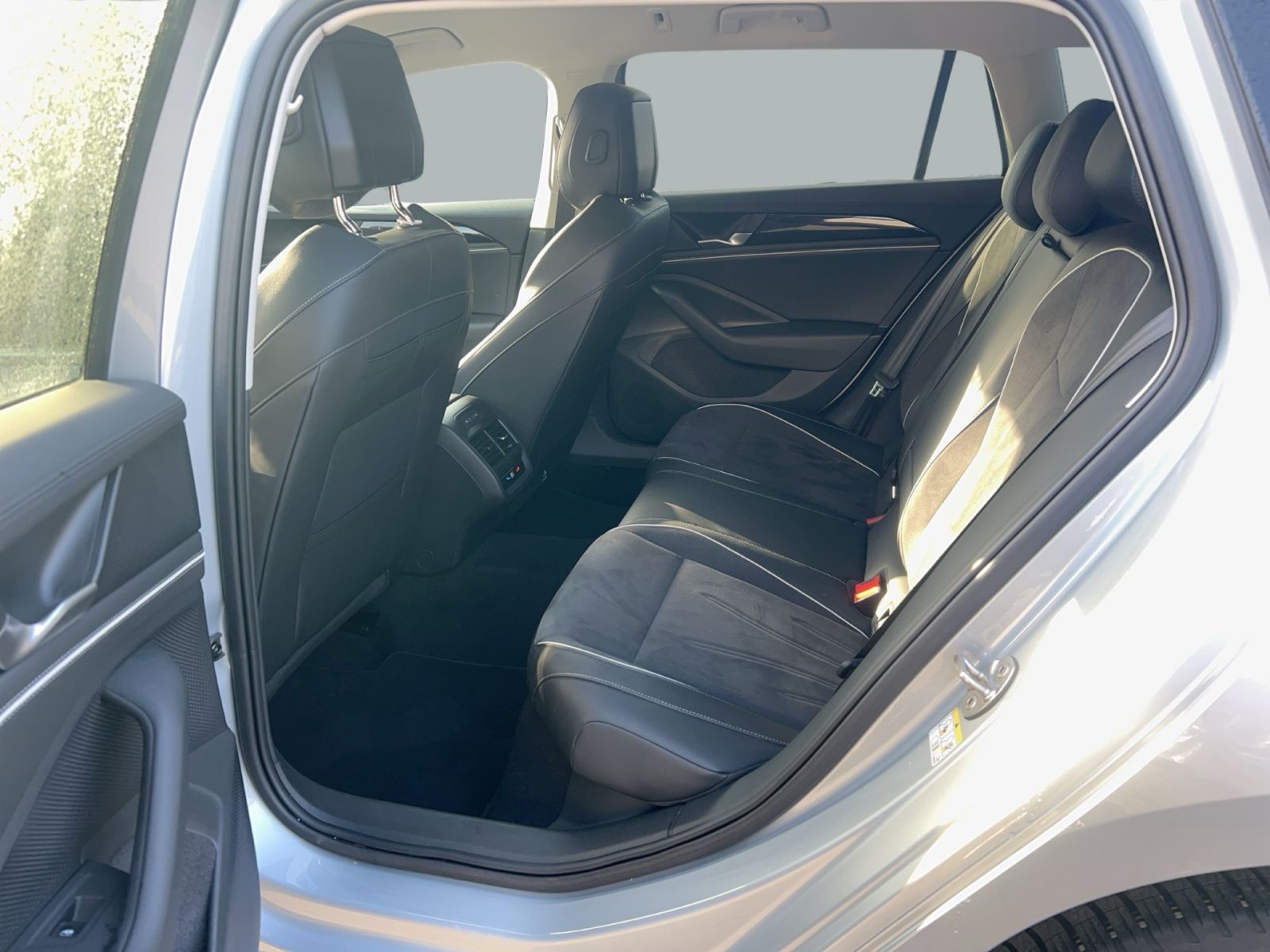 Volkswagen Passat Variant - Bild 12