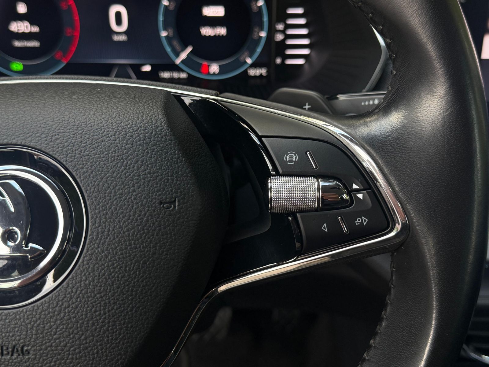 Fahrzeugabbildung SKODA Octavia 2.0 TDI DSG Style LED+KAM+SHZ+AMBI+CARPL