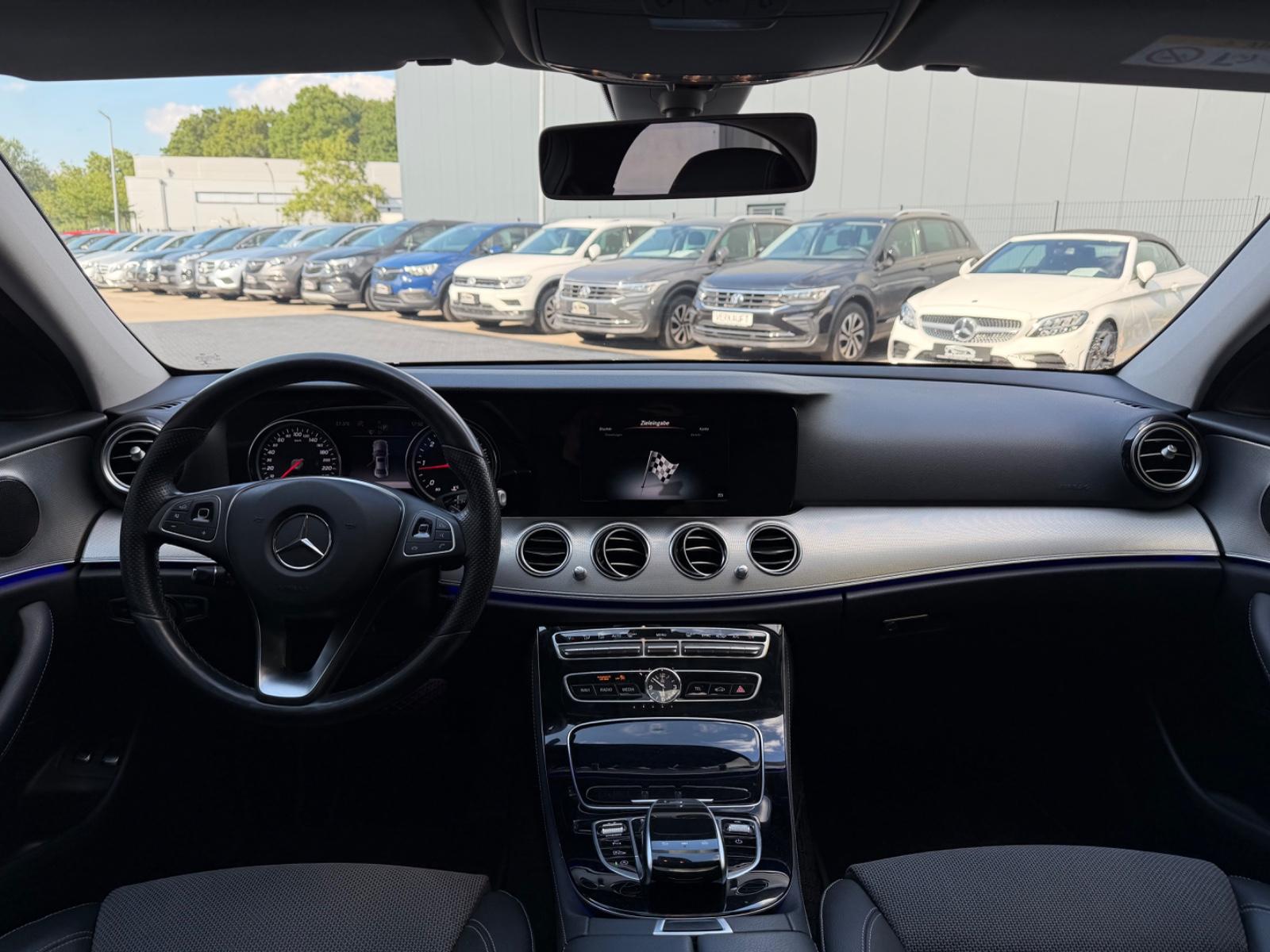 Mercedes-Benz E 220 d/AUTOMATIK/LED/LEDER/SHZ/NAVI/KAMERA