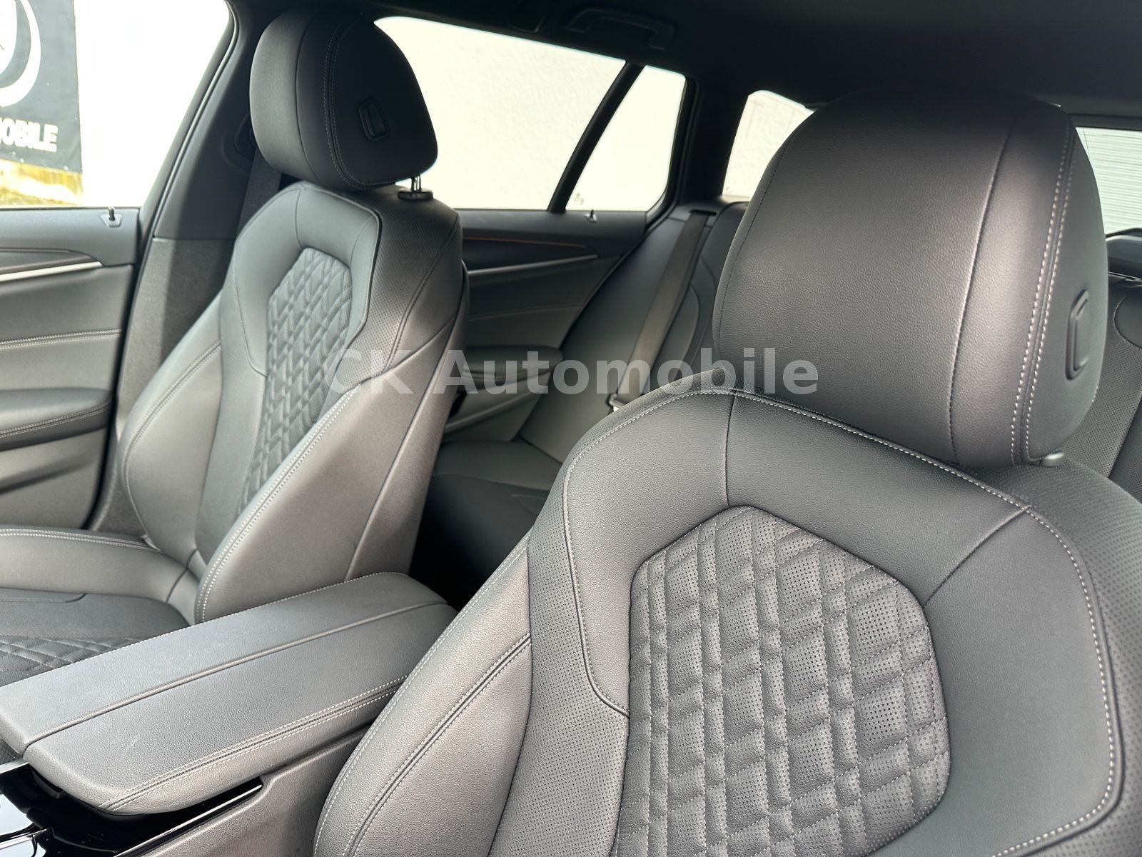 Fahrzeugabbildung BMW 520dxDrive Touring M-Sport/Laser/Head-Up/ACC/AHK