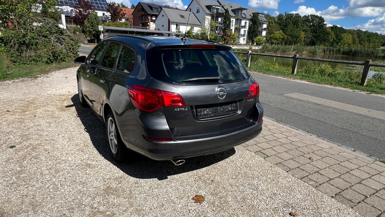 Opel Astra 2012 — photo 5