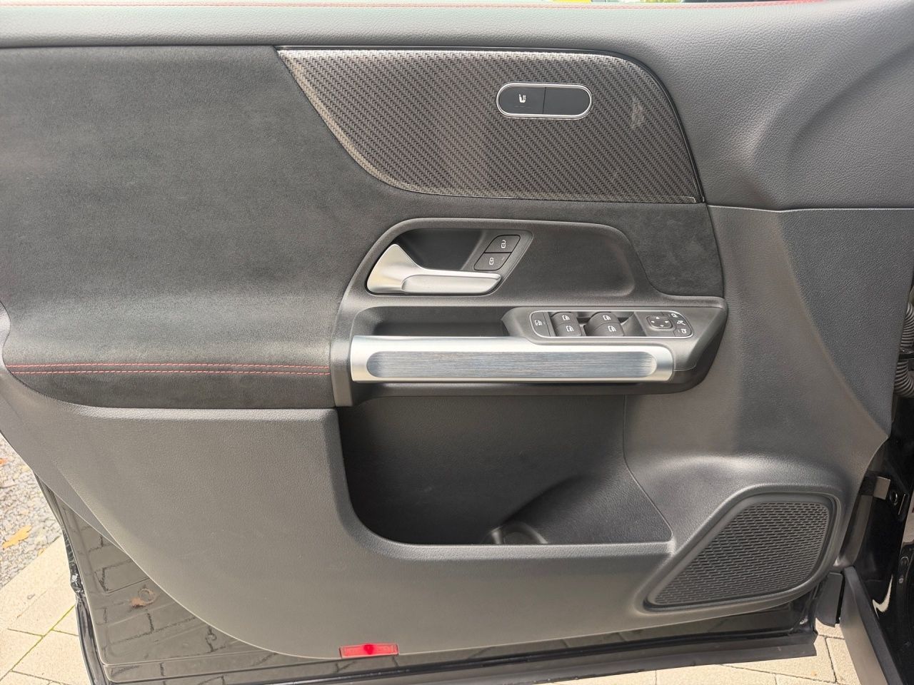 Fahrzeugabbildung Mercedes-Benz GLB 35 AMG 4M AHK+PANO+MULTIB+NIGHT+AUG.REA+CARP