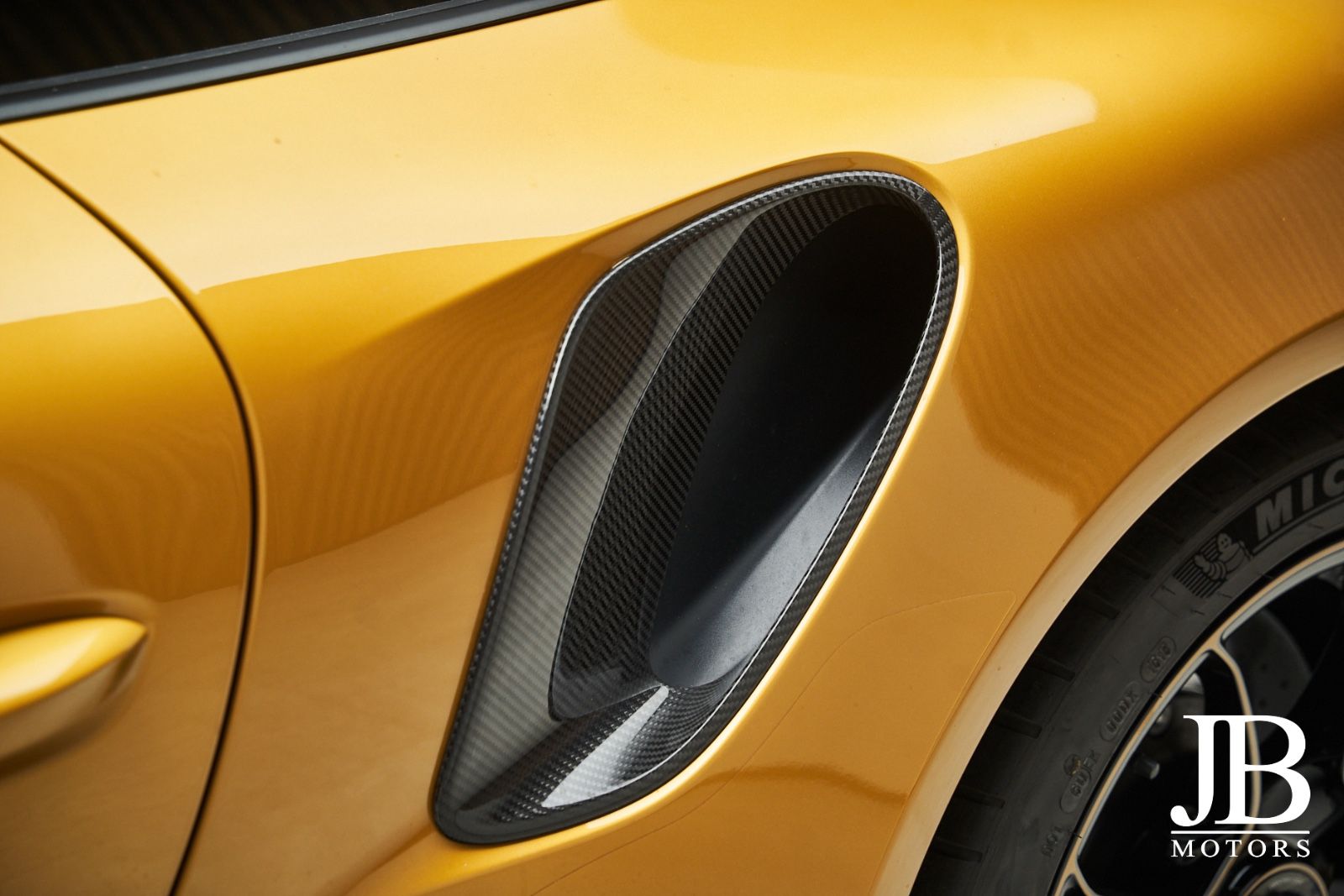 Fahrzeugabbildung Porsche 911 Turbo S Exclusive Series Burmester Lift