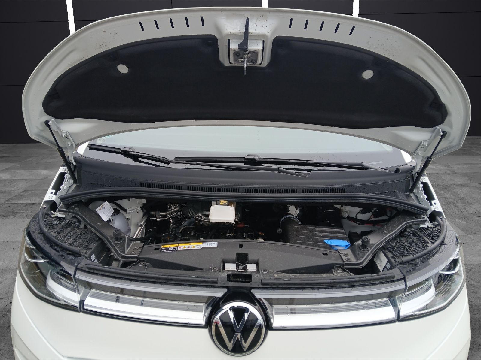 Fahrzeugabbildung Volkswagen T7 Multivan TSI LR Style ACC AHK LED RFK PARK AS