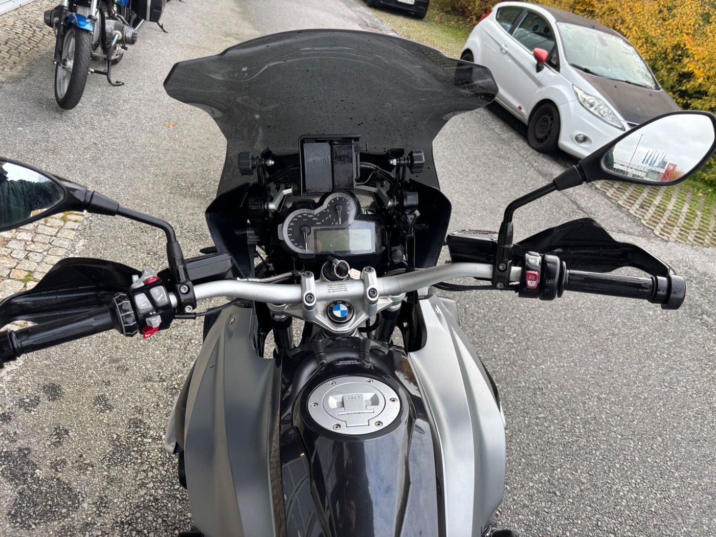 Fahrzeugabbildung BMW R 1200 GS LC aus 1. Hand Komfort- und Dynamik-Pa
