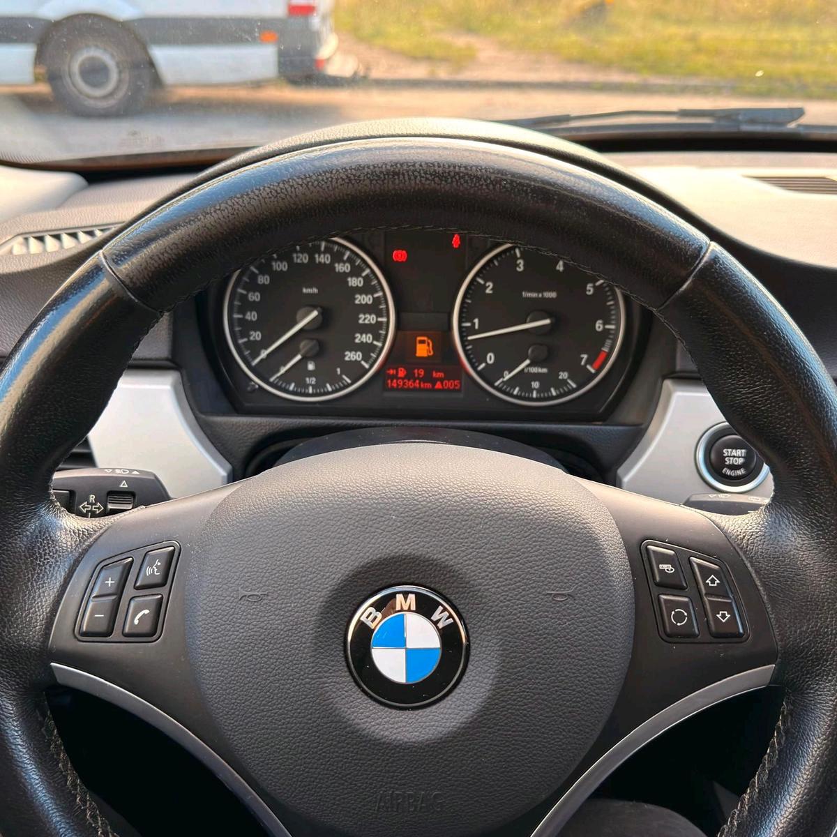 BMW 320 2011 — photo 14