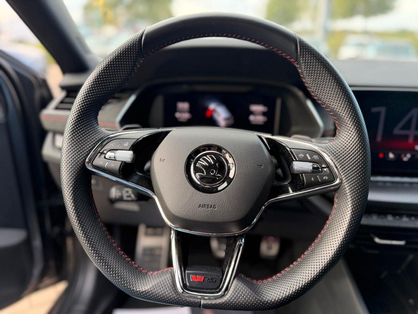 Skoda Octavia RS LED AHK Navi PDC SHZ Virtual el.Heck