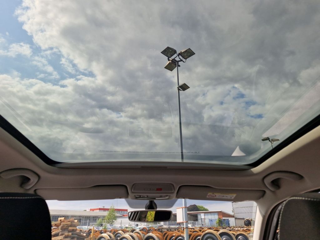 Fahrzeugabbildung SKODA Fabia Combi 1.0 TSI Ambition Pano Navi Klimaauto