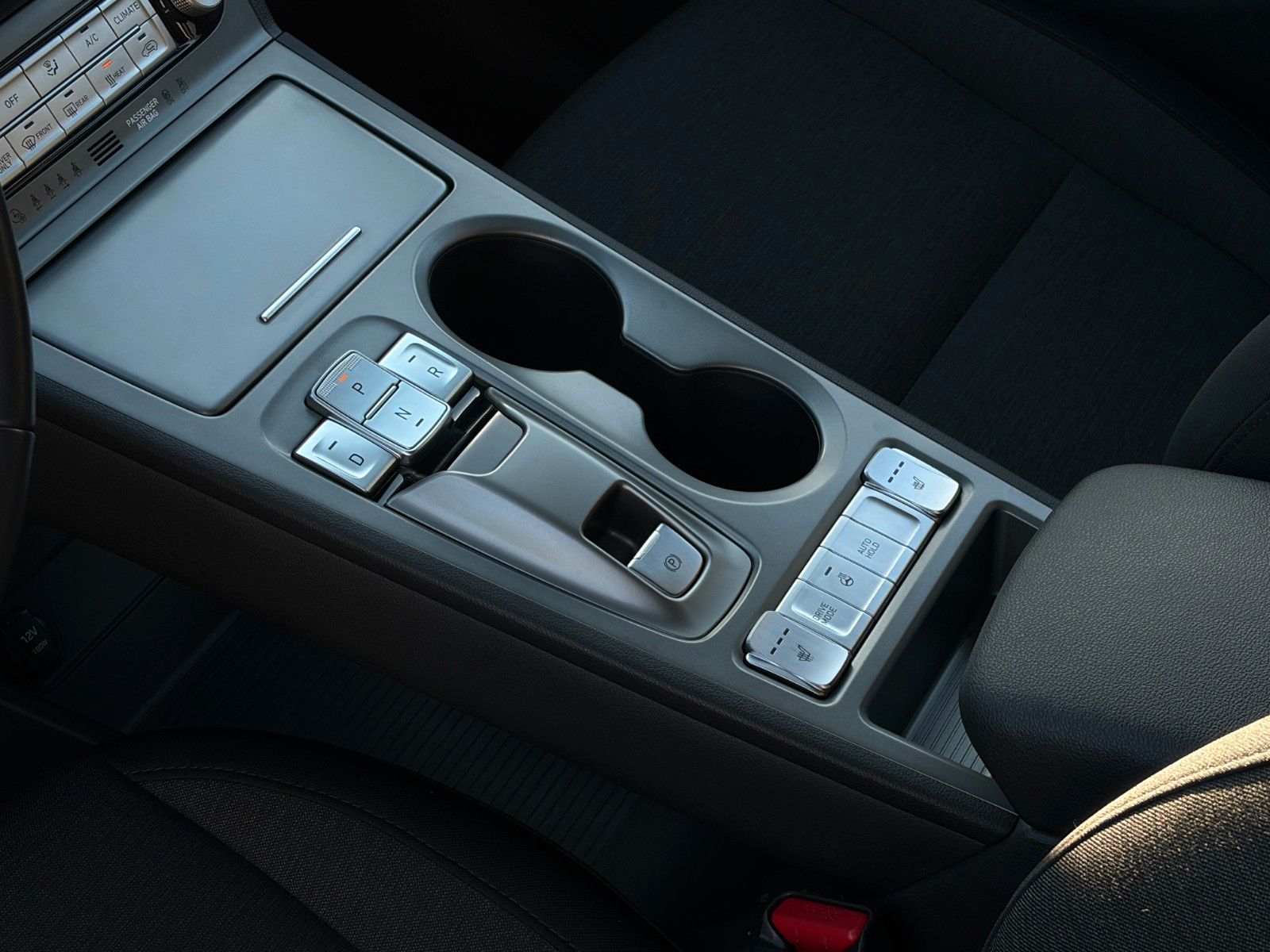 Fahrzeugabbildung Hyundai KONA Elektro SHZ LHZ ACC LKA PDC CAM LFA CarPlay