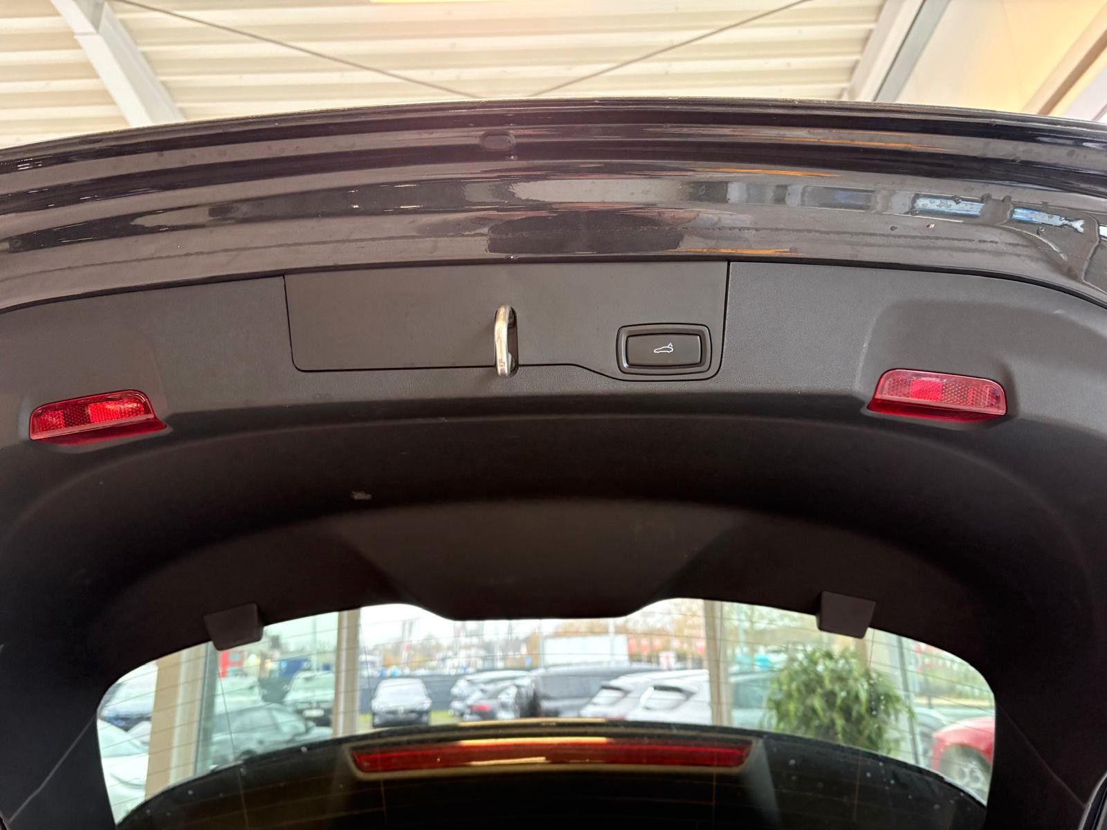 Fahrzeugabbildung Porsche Taycan Cross Turismo 4 performance 93 kwh