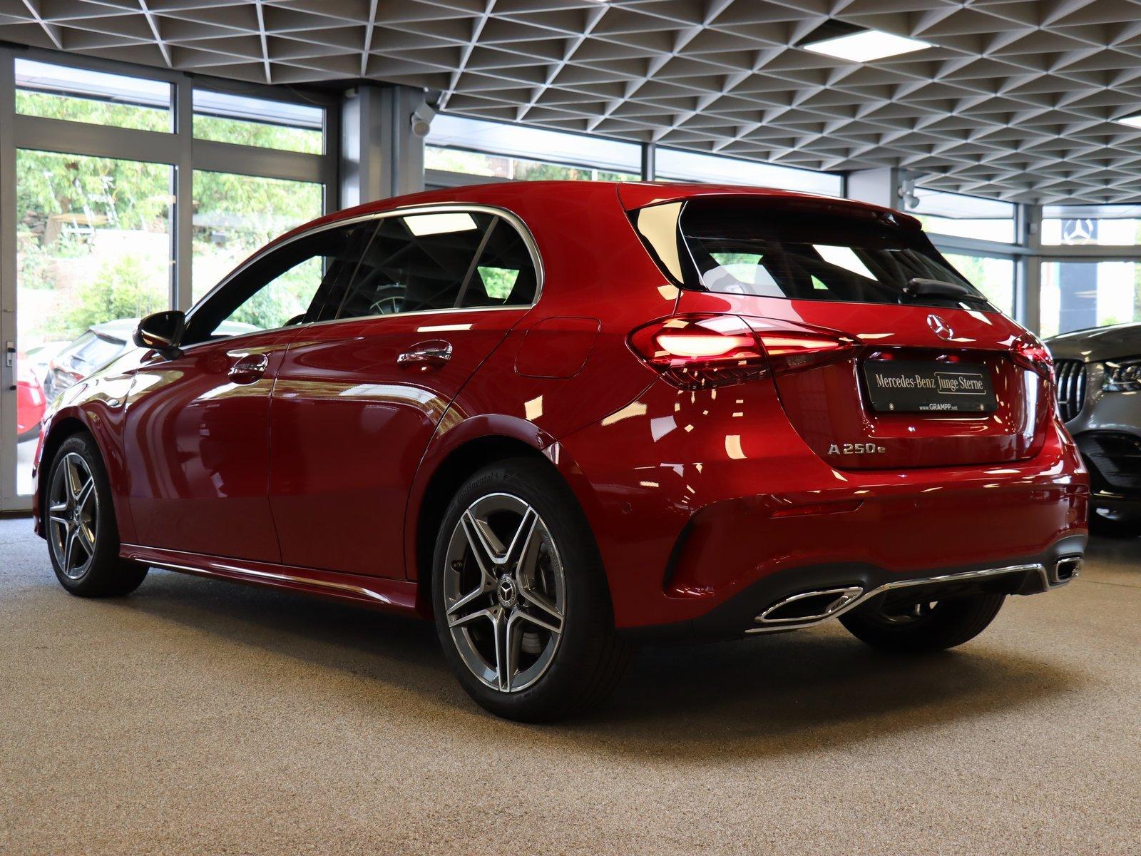 Mercedes-Benz A 250 e AMG Premium/Pano/AHK/Kamera/11kW-Laden