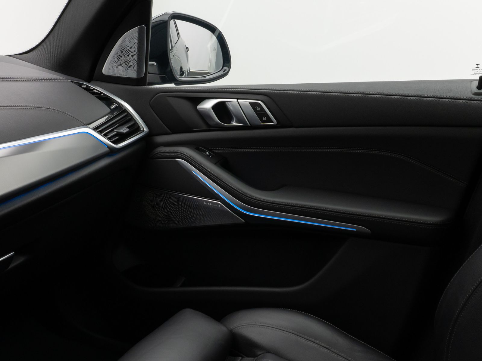 Fahrzeugabbildung BMW X5 xD45e M Sport Panorama Laser 360°HUD DAB B&W