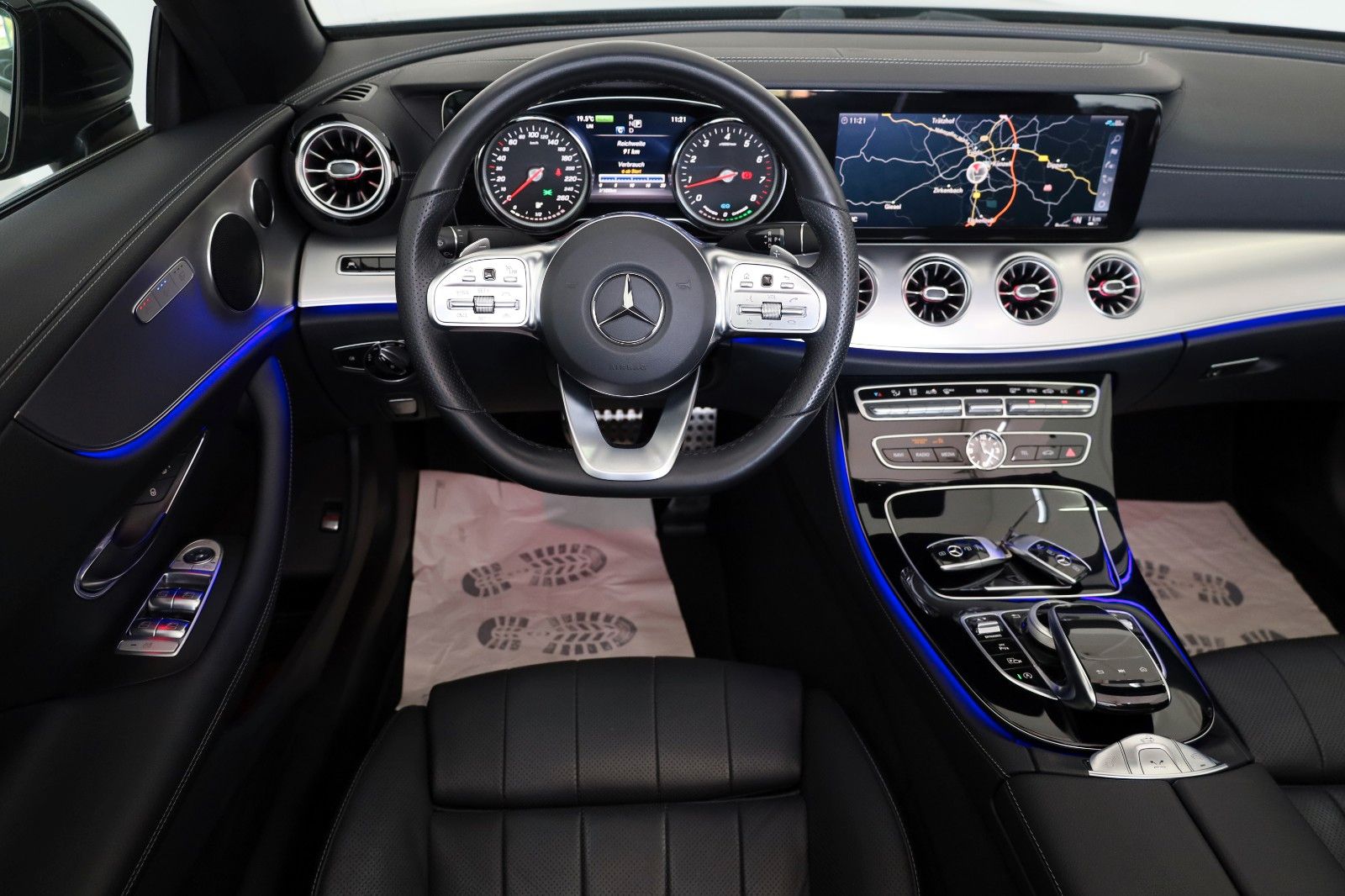 Fahrzeugabbildung Mercedes-Benz E 350 Cabrio AMG Line Leder,Navi,LED,Kamera,SH