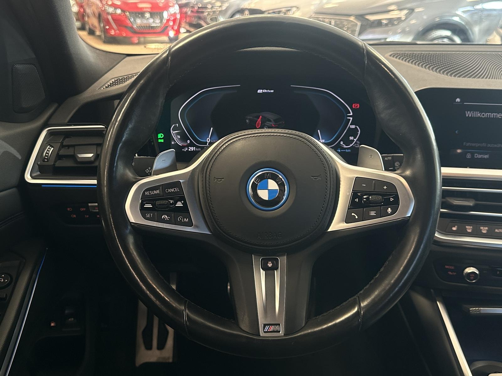 BMW 330 xDrive*M Sport*AHK*ACC*HUD*Cam*HiFi*Laser*1H