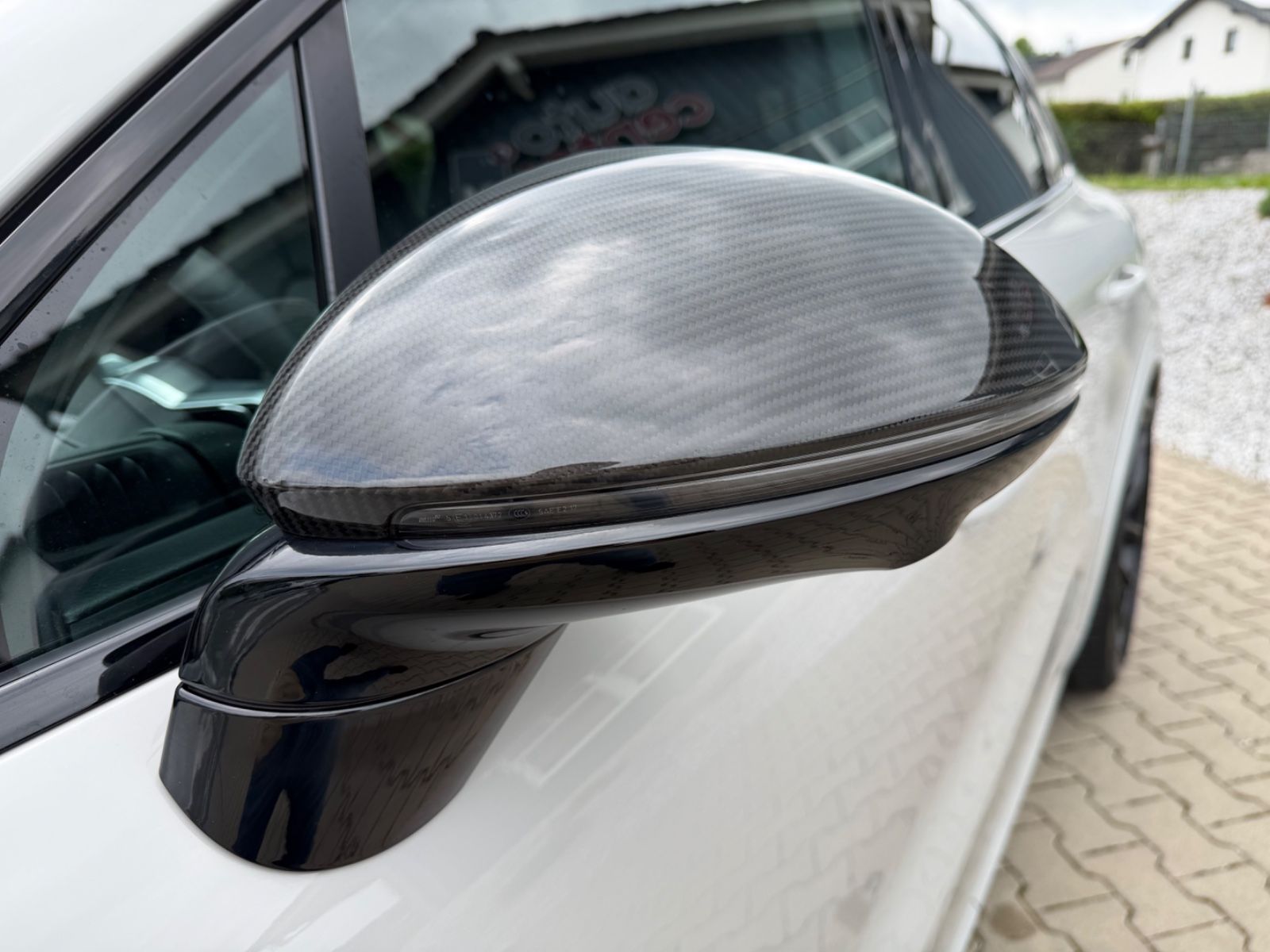 Fahrzeugabbildung Porsche Cayenne Coupe°Kreide°Sportpaket°AHK°Carbon°22Zol