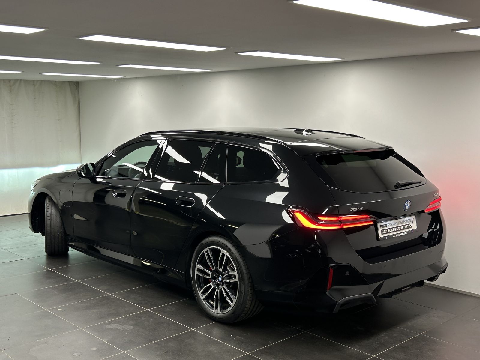 BMW 530e xDrive Touring M Sportpaket Pro Pano. Harma imagem 3