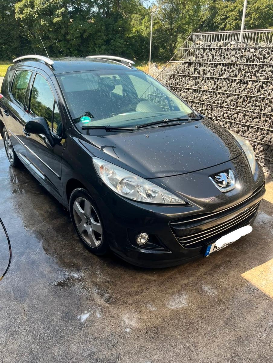 Peugeot 207 2011 — rear view