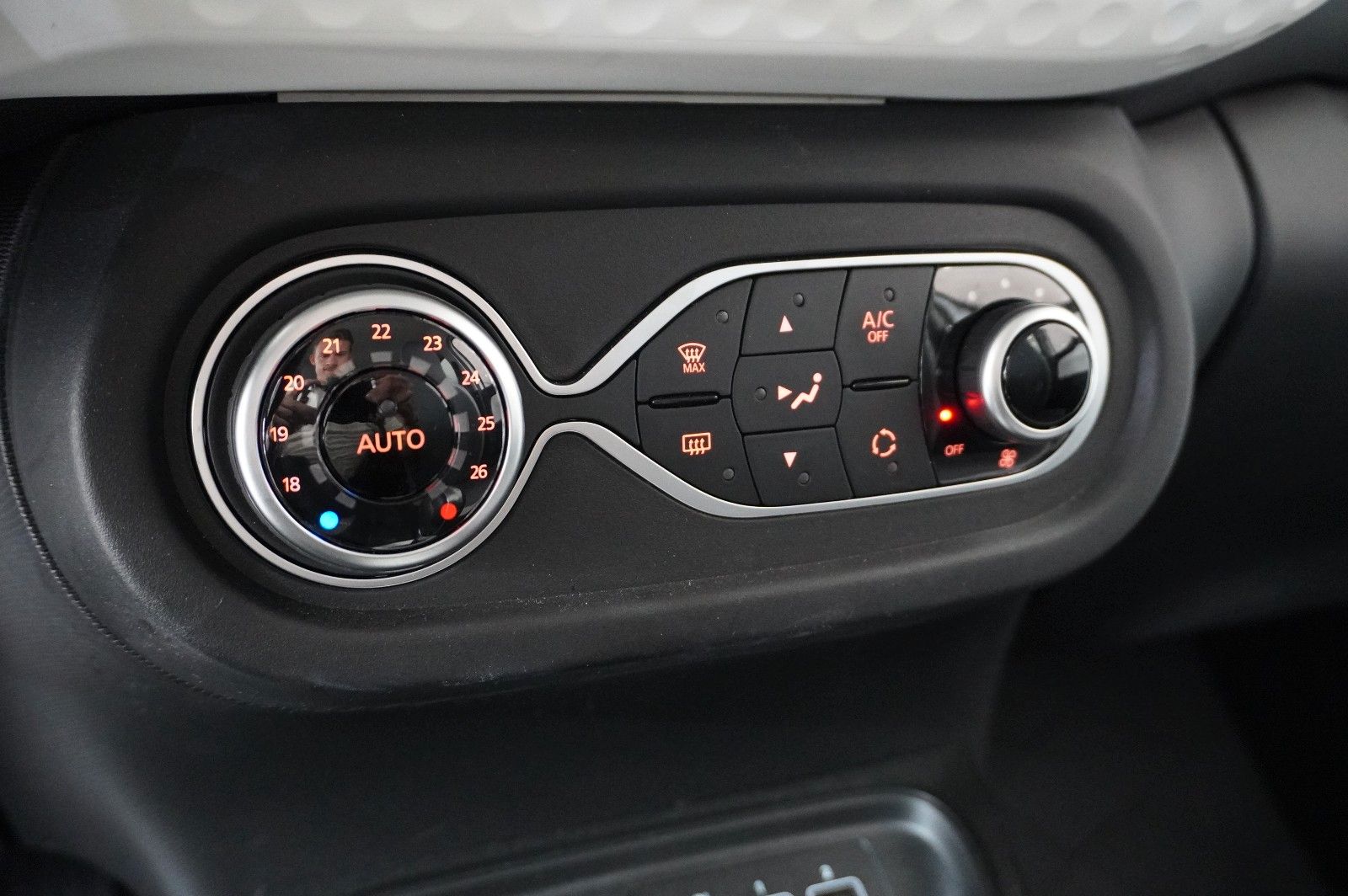 Fahrzeugabbildung Renault Twingo Equilibre Electric 22KWH NAVI/LED/DAB+