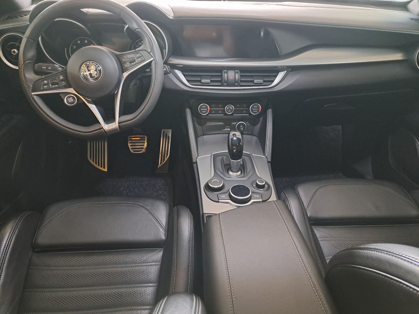 Fahrzeugabbildung Alfa Romeo Stelvio B-Tech Q4 280 PS