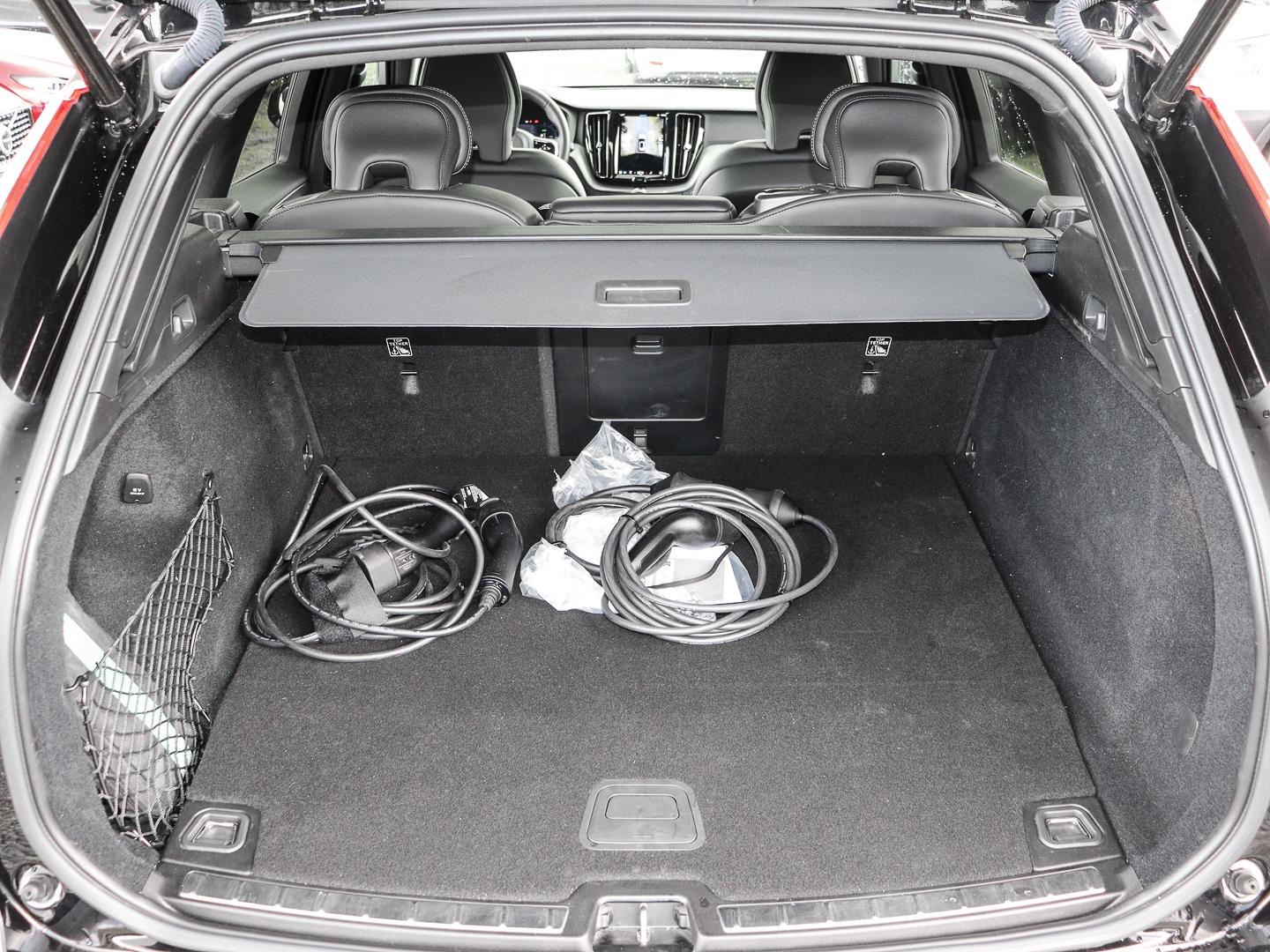 Volvo XC60 Plus Dark Recharge Plug-In Hybrid AWD T6 Tw