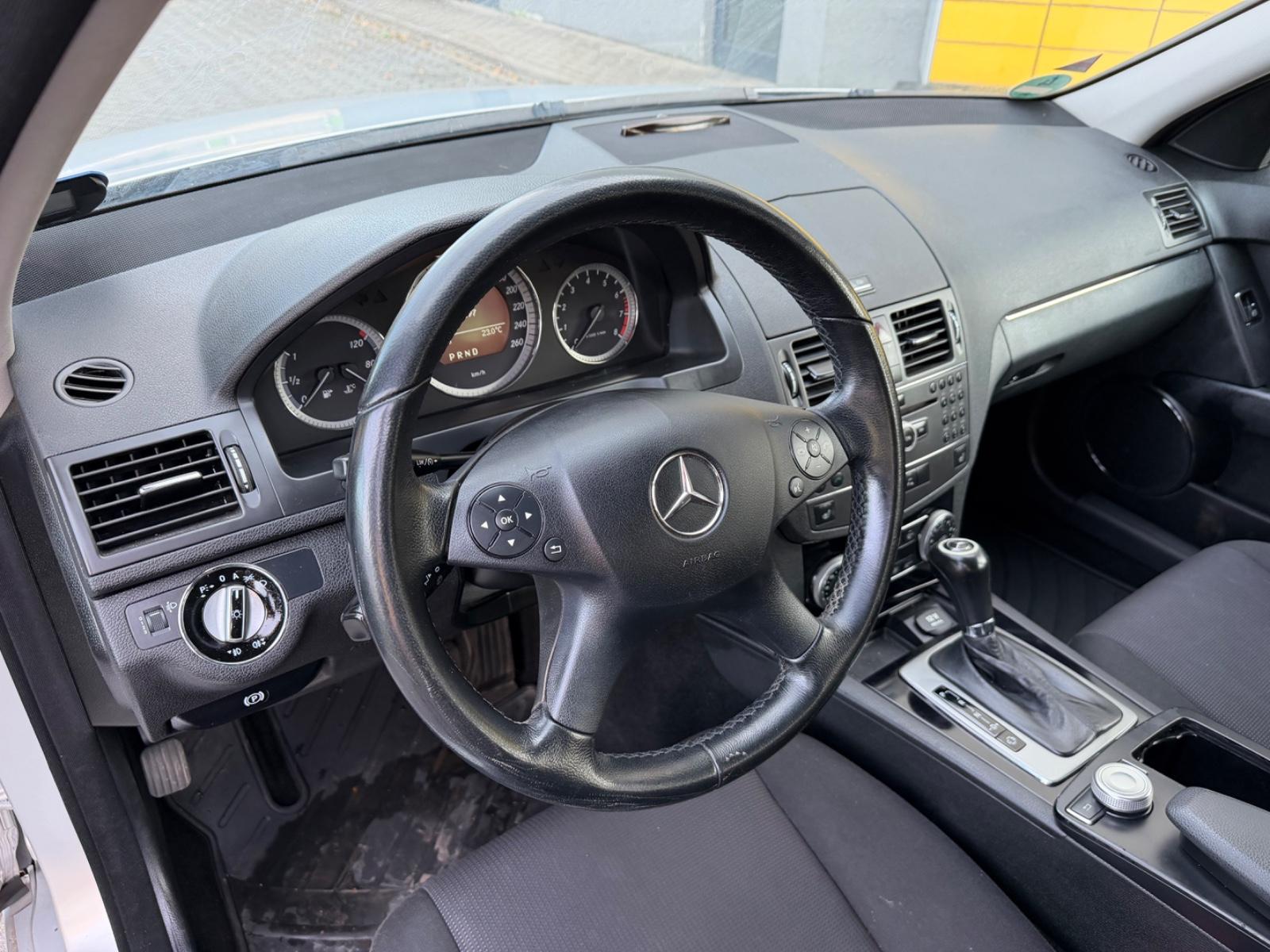 Mercedes-Benz C180 2010 — photo 15